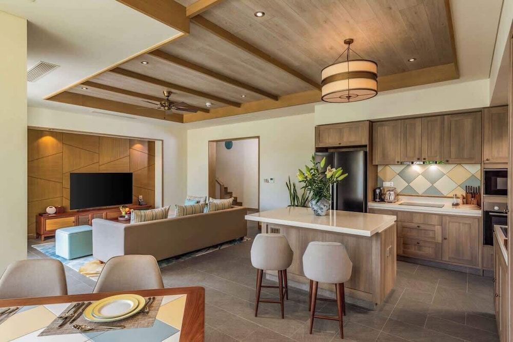 Luxe 3BR Villa: Private Pool & Resort Perks!