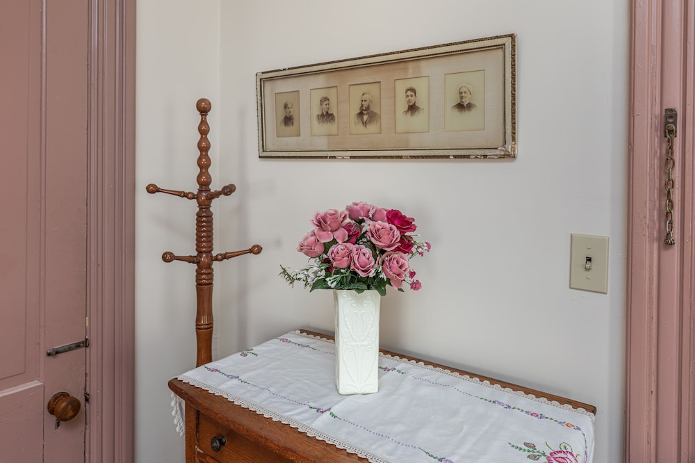 Antoinette's Apartments & Suites