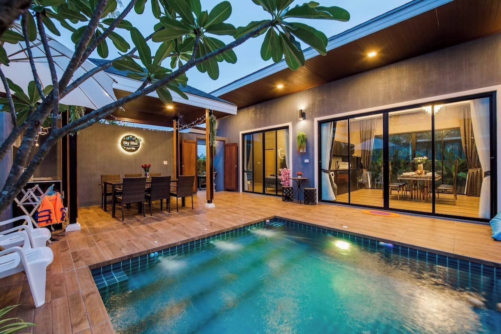 Sky Blue Private Pool Villa, Near Cham Am Beach