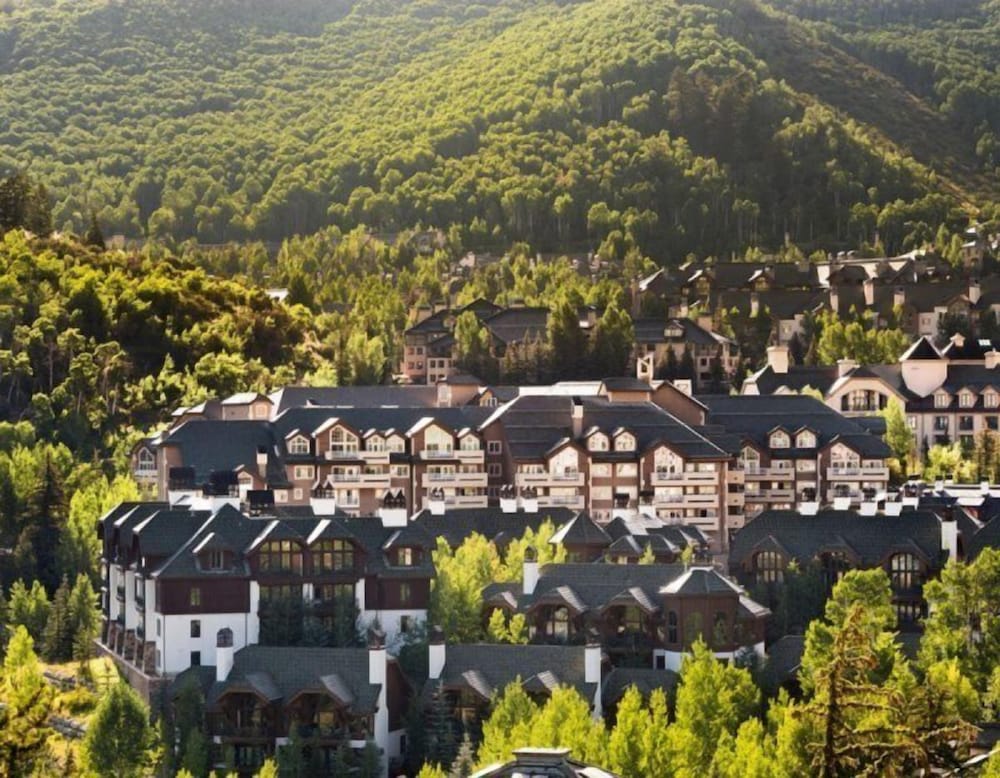 Ski, in Ski out 3 Bedroom Vacation Condo with Resort Amenities view 2