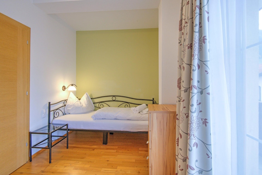Tranquil Mountain Stay, Central & Sunny