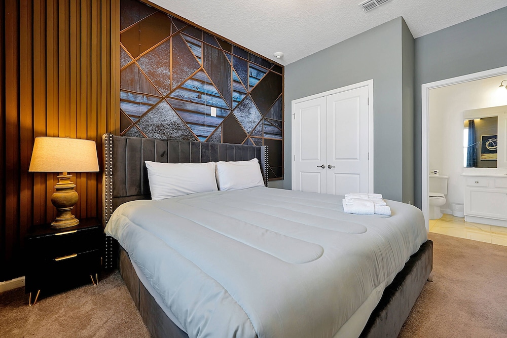 Luxury and Sophisticated 15 BR Ensuite