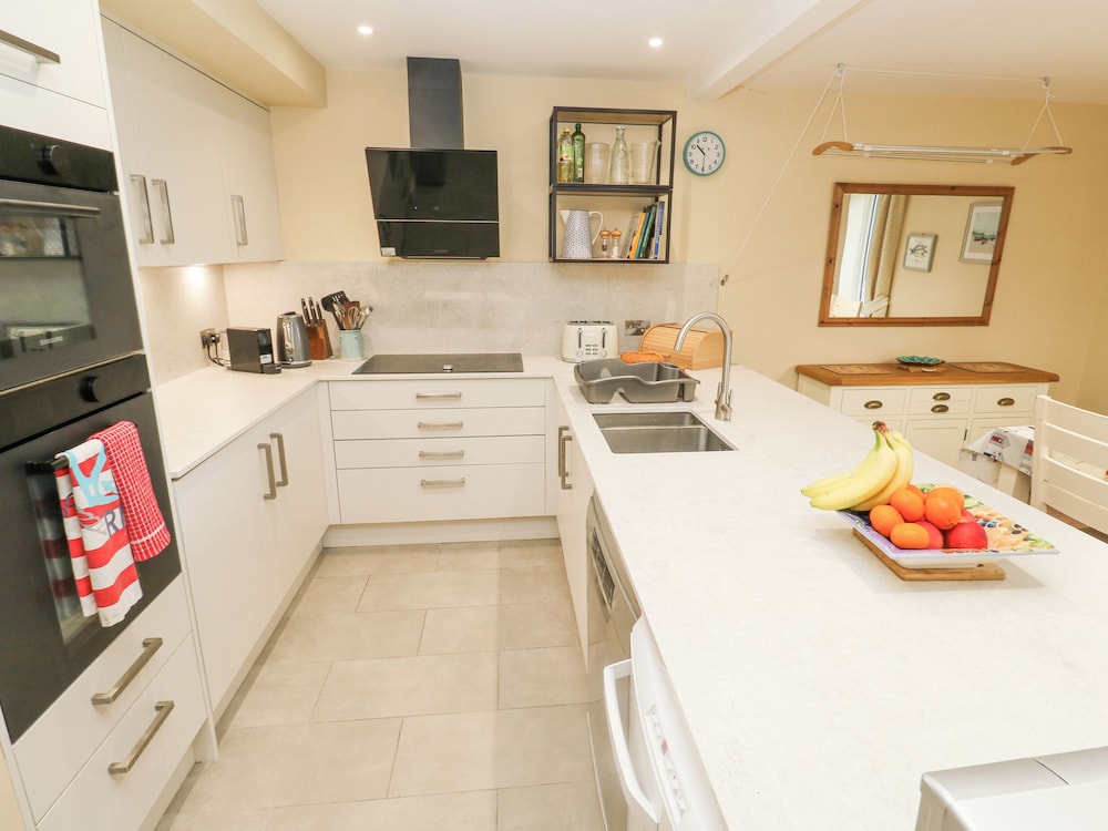 5 Tregenna Court