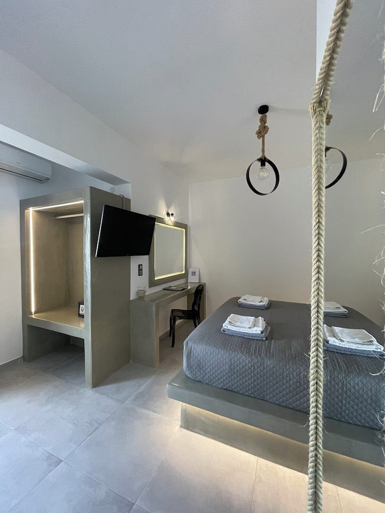 Zoumis Residence