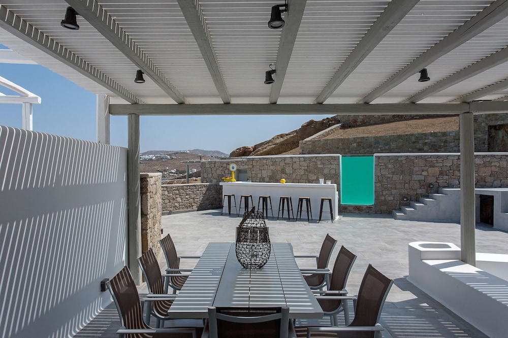 Villa Sapphire 6BR Hot Tub & Pool Ornos