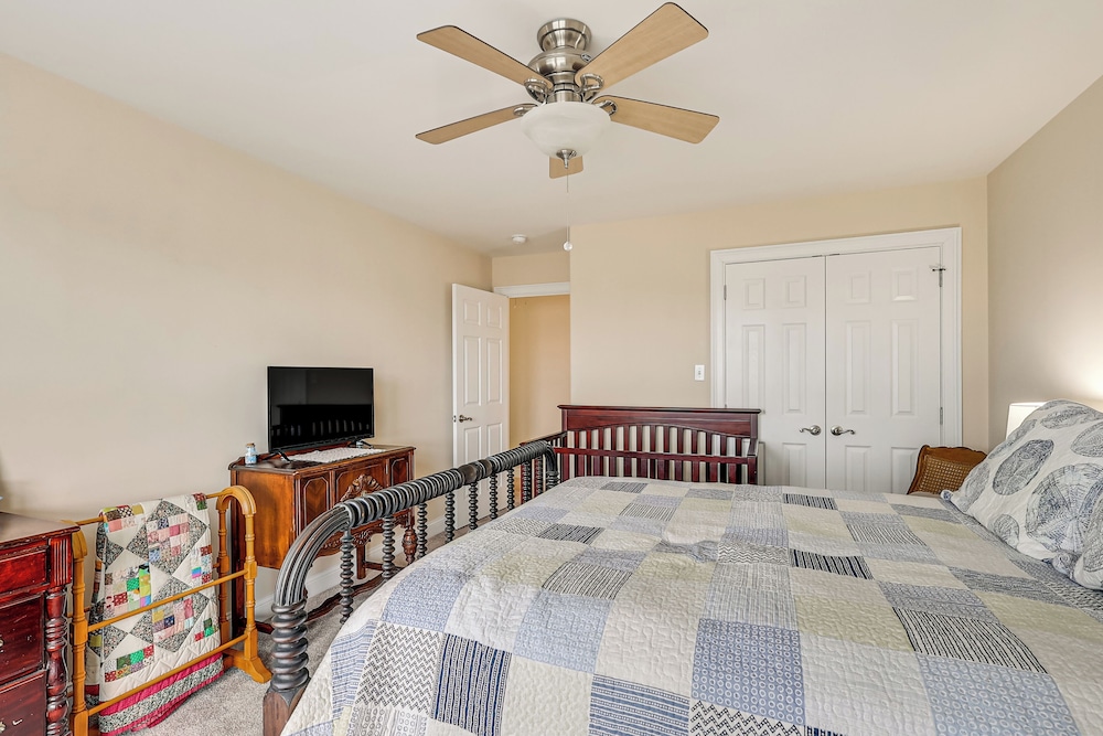 3 Mi to Shore: Spacious Gem w/ Yard in Cape May