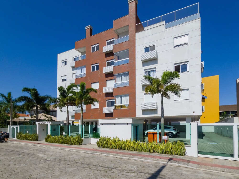 Cozy Apartment 3 Minutes From the Beach Cmi0301