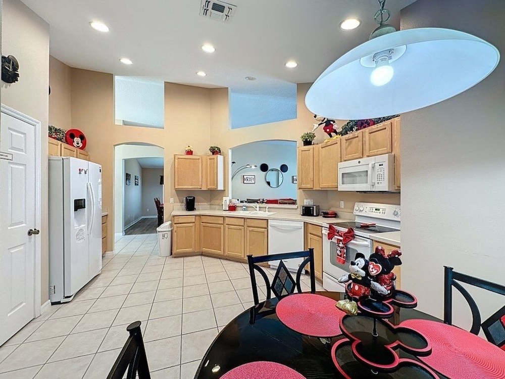 Spacious 4 Bed Villa With Pool/spa And Game Room 4 Bedroom Villa