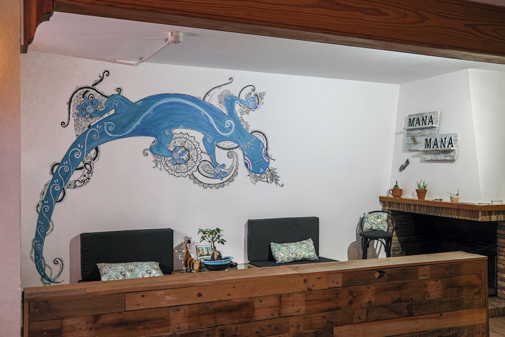 Hotel Mana Mana Youth Hostel - Image 1