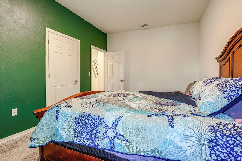 Spacious Home Near Dtwn Psl: Travel Nurses Welcome