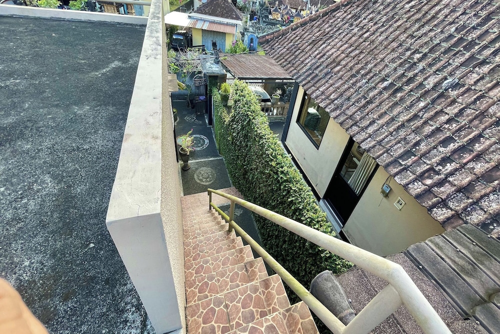 Mongan Homestay Beside The Belulang Hot Spring
