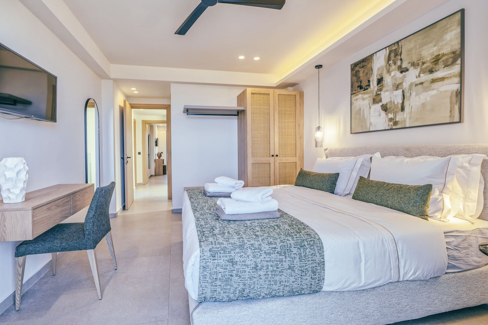 Villa Luxury Heaven - With Heated Pool