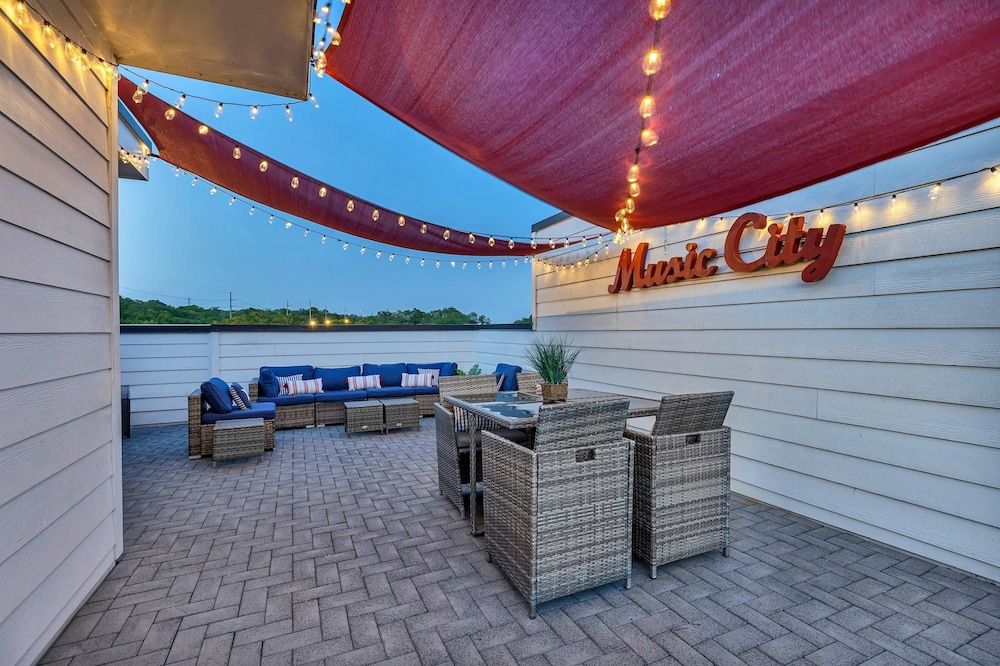 New Rooftop With City Views Game Room DT Nash