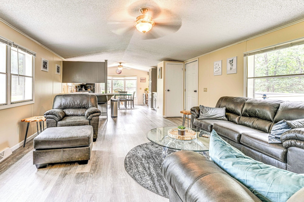 < 5 Mi to 5 Golf Courses: Home in Lake Arrowhead
