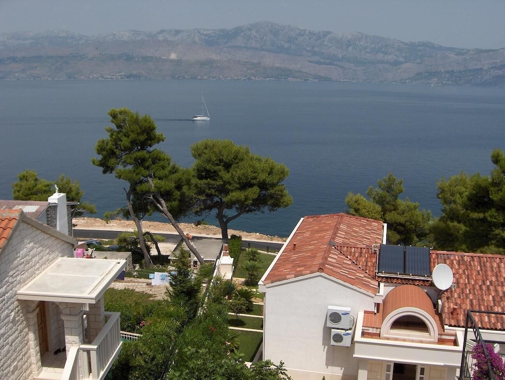 Annie - sea View - A1 view 2