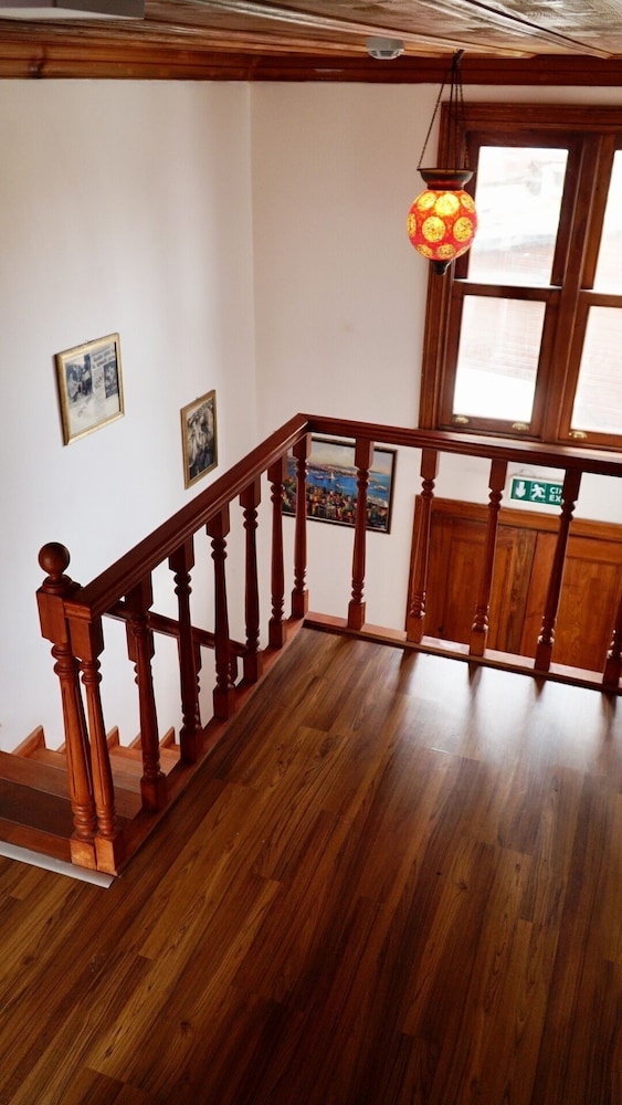 Qonaq Otel - Image 5