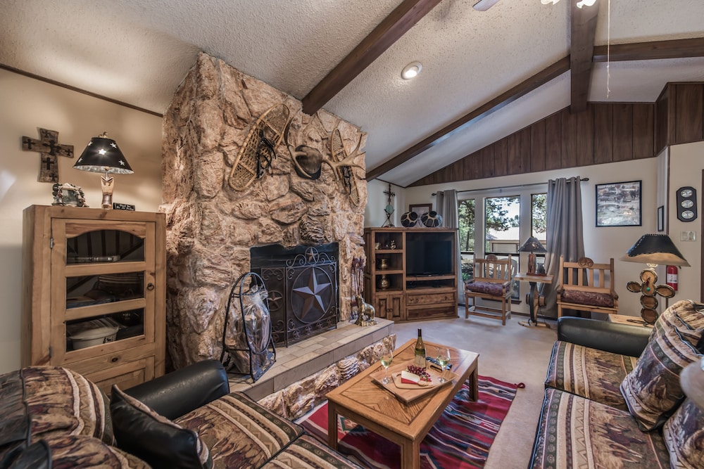 Cowboys, Indians and Outlaws by Kokopelli Property Management view 5
