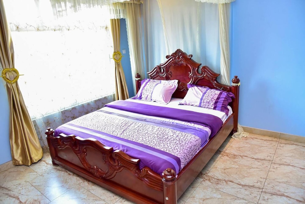 Magnificent Serviced 1 and 2 Bedroom Apartments view 3