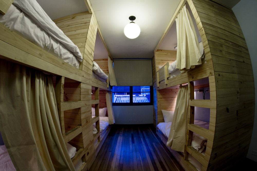 1212 Hostels