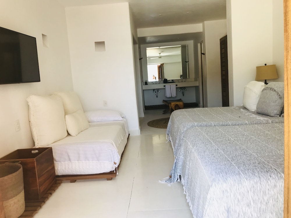 El Careyes Club & Residences