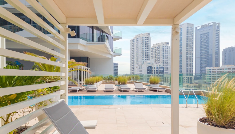 LUX  The Dubai Marina Skyline Suite