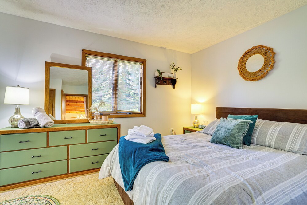 Walk to Beach: Arrowhead Lake Home
