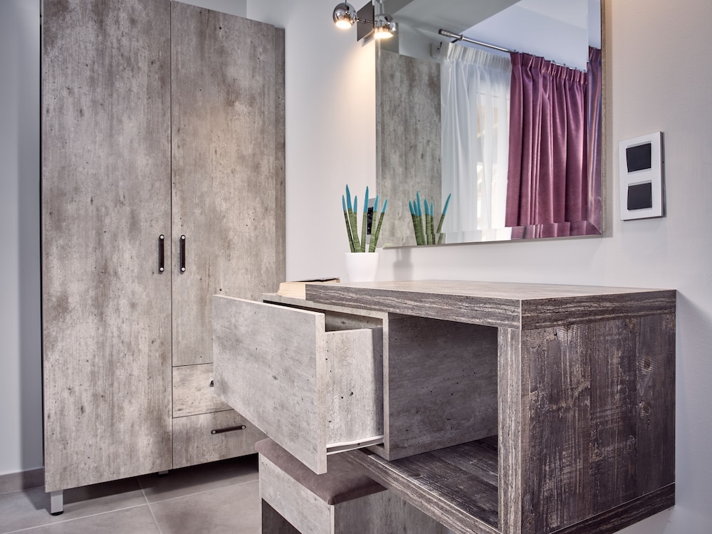 Savvas Luxury Suites
