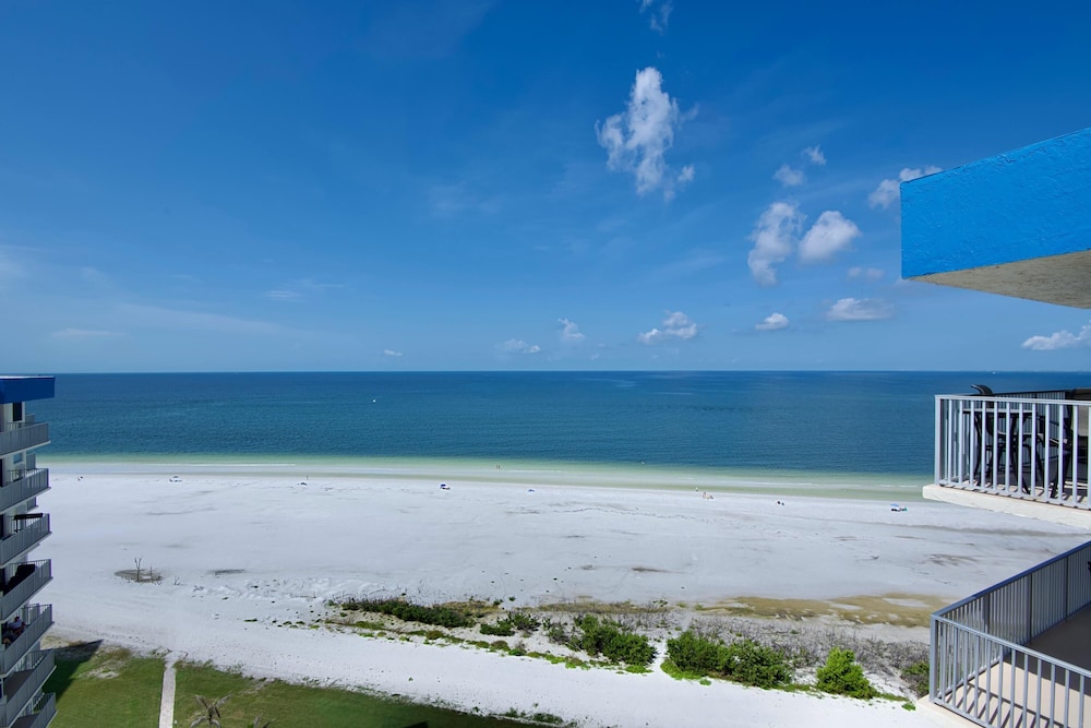 Estero Beach & Tennis Club-penthouse 3A