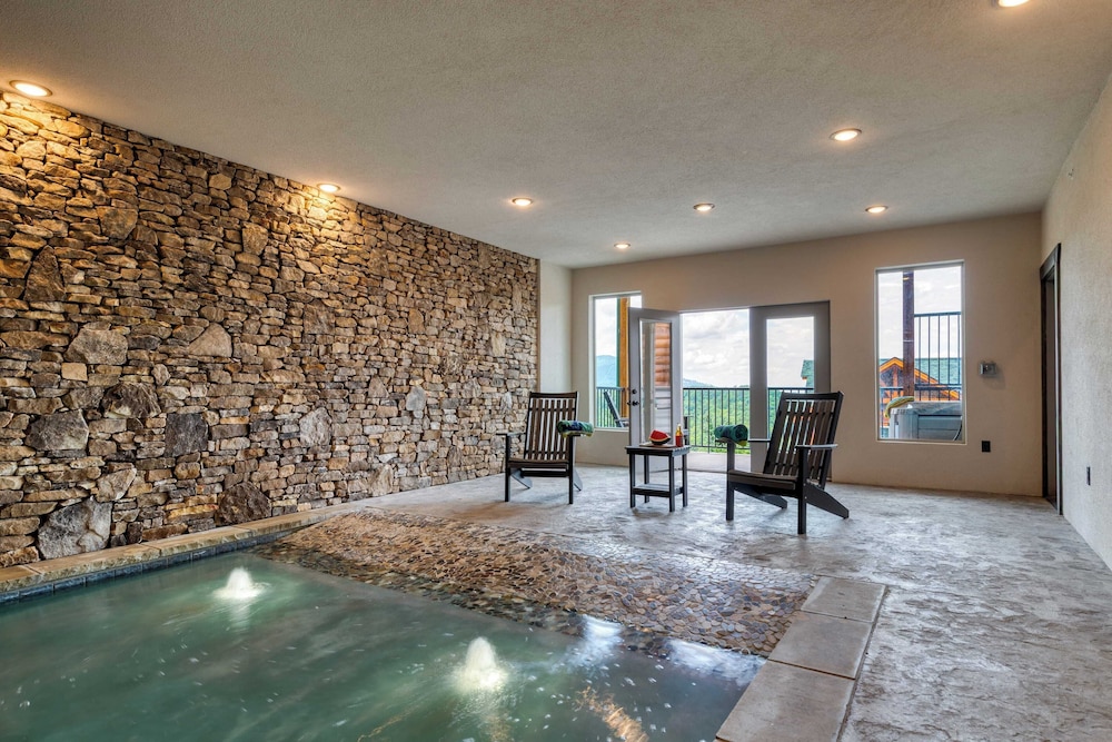 All Fun & Games by Avantstay Indoor Pool, Game Room, Theater, Mountain Views Near Pigeon Forge & Dollywood