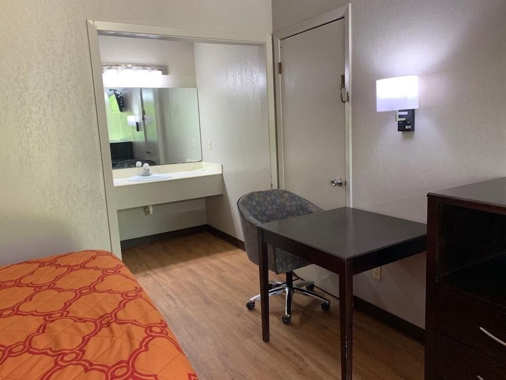 Relax Inn & Suites view 5