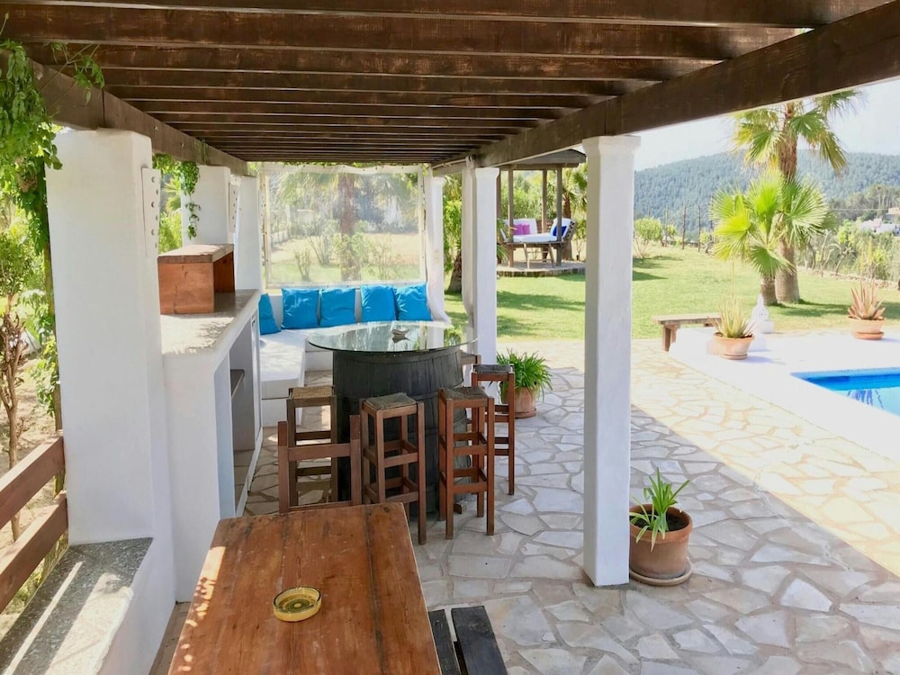 Holiday Home Near Stunning Beaches