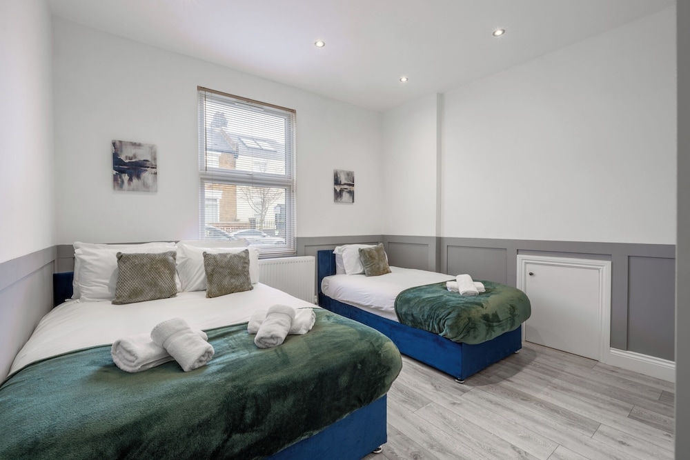 1 Bed Flat - Sleeps 3 - Parking - Wifi