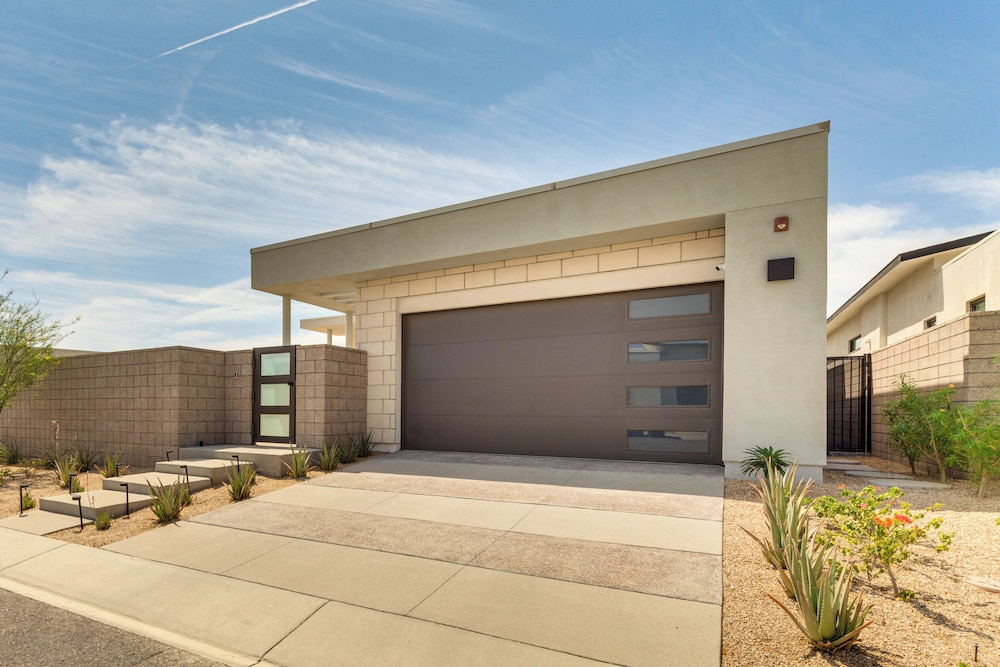 Desert Oasis in Palm Springs w/ Resort-style Perks