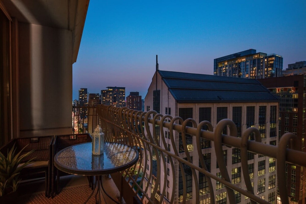 Lake View Penthouse Top Amenities Unit Laundry