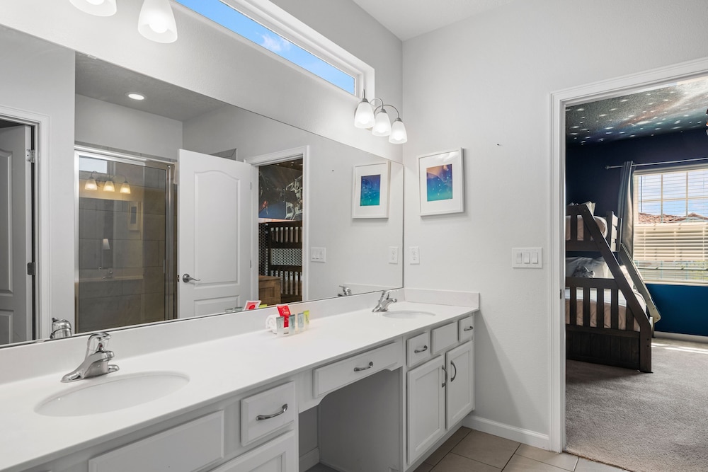 8005 Oak Shadow Ct