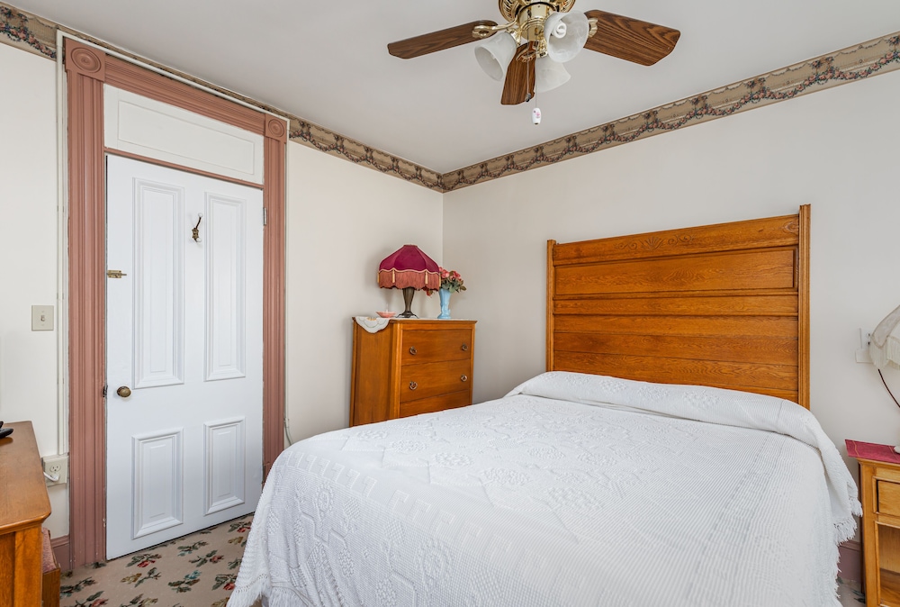 Antoinette's Apartments & Suites