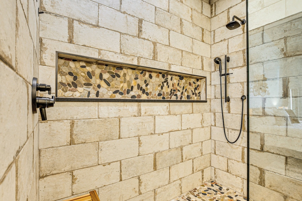 Family-friendly Barndominium Near Greenville!