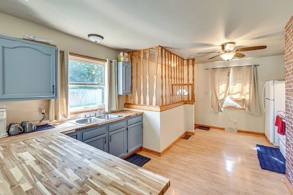 4 Mi to Lake Michigan: Updated Benton Harbor Home!