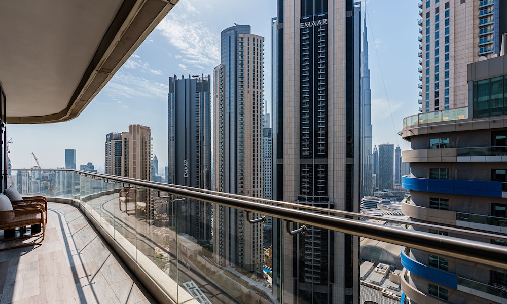 Downtown Dubai | Walk to Dubai Mall + Burj Views