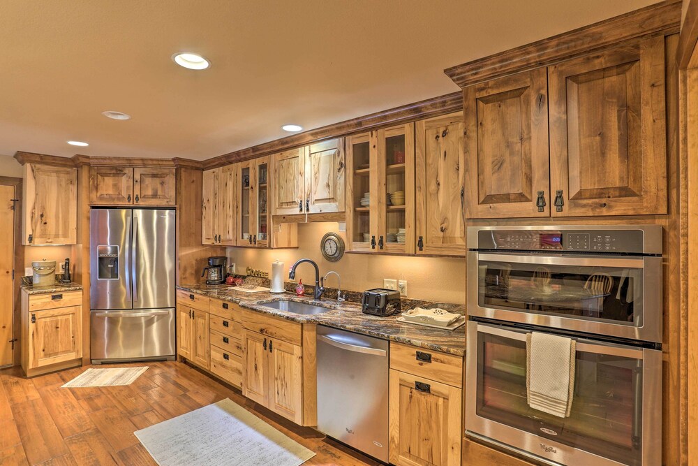 Modern Deadwood Apt With Mountain Views & Grill!