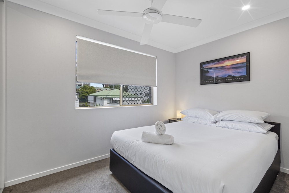 Charming 3-bed Apartment Near Local Shops