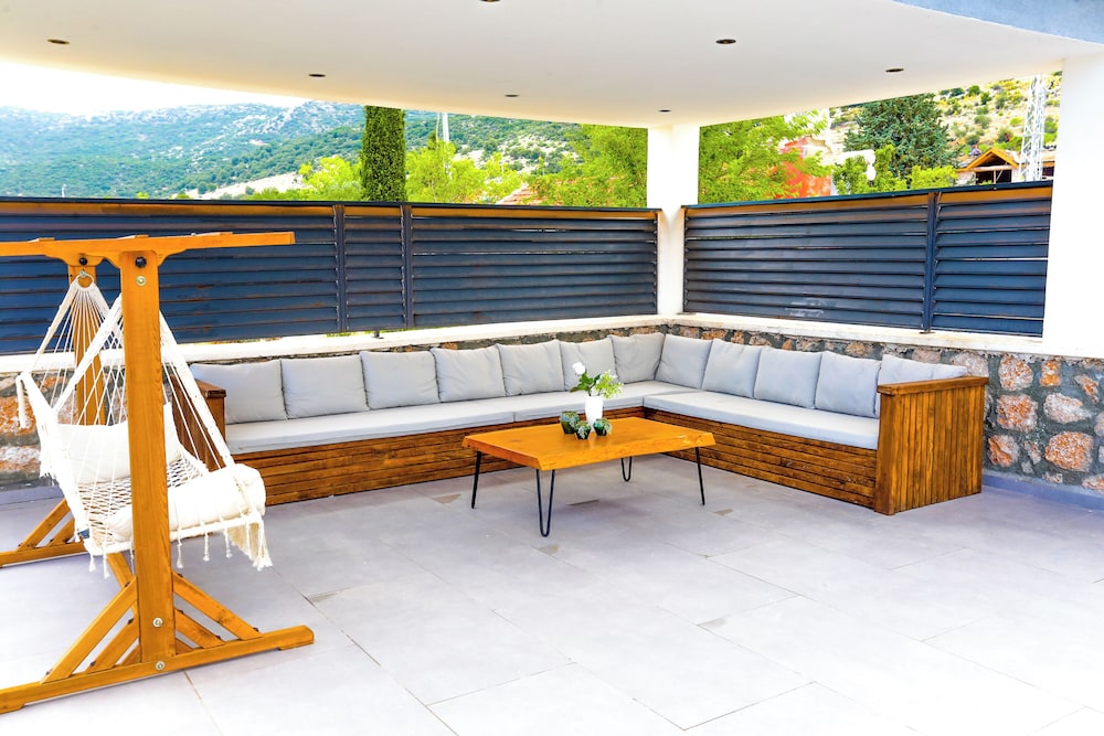 Villa White House