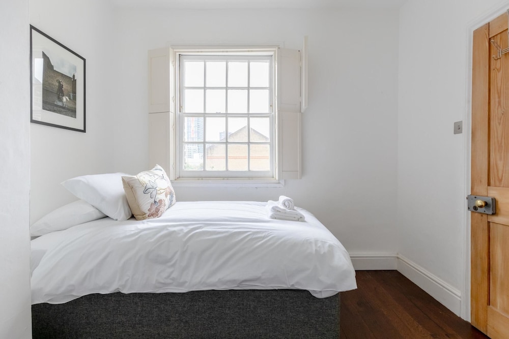 Trendy 2BD House 5 Mins From Willesden Junction!