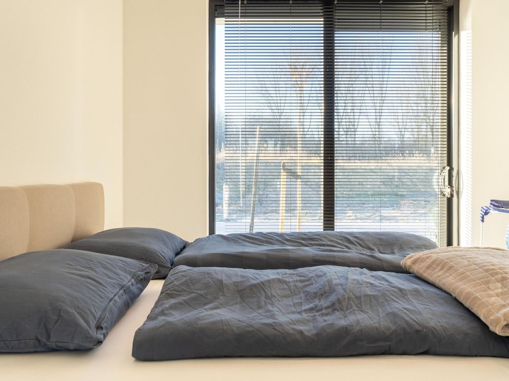Cozy Villa With Lakeside Views view 4