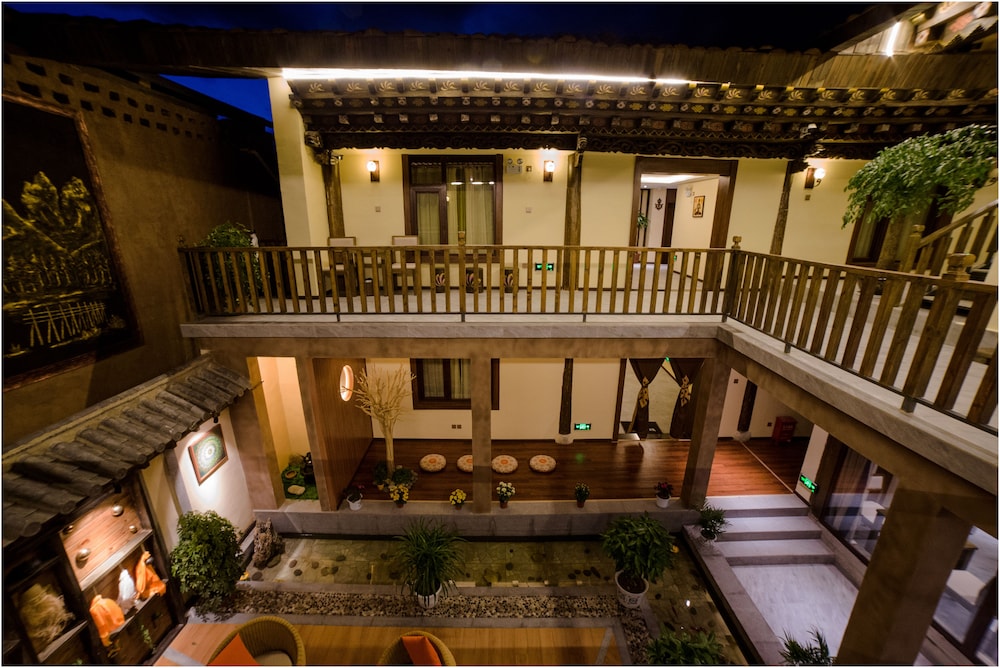 Blossom Dynasty Inn