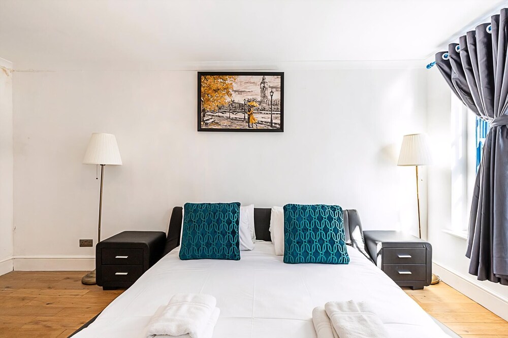 Spacious 4-bed House Near Liverpool St
