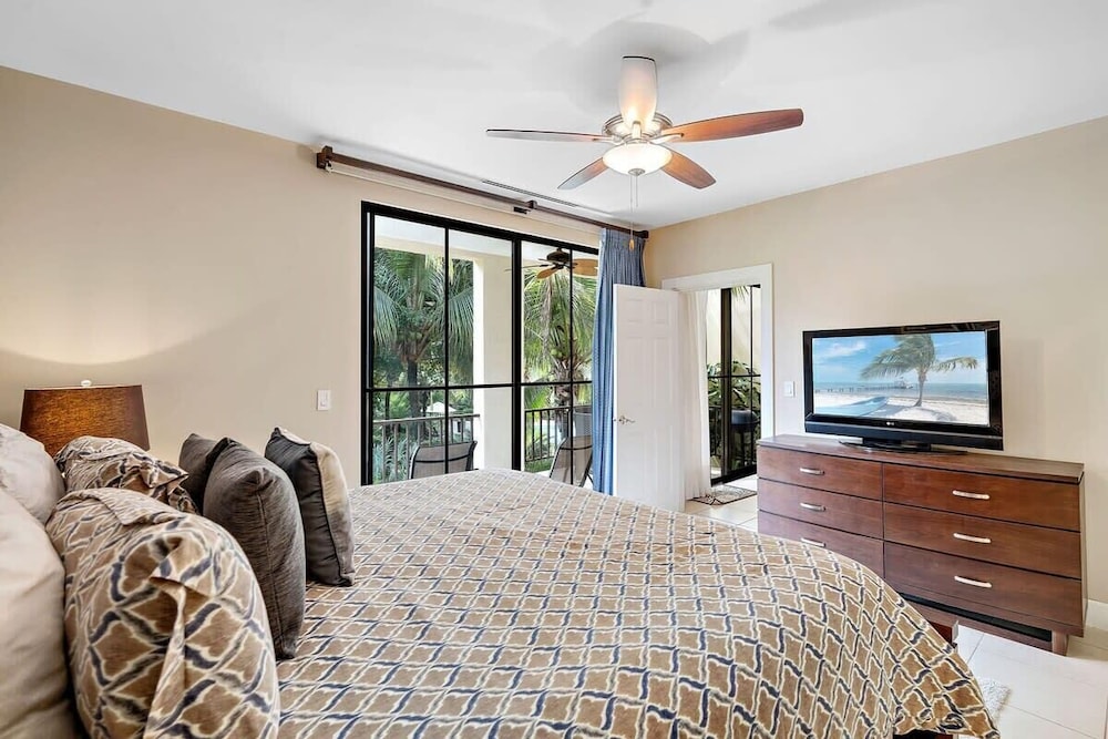 3BD Beauty in Coco - Have Coffee or Meals Overlooking Pool