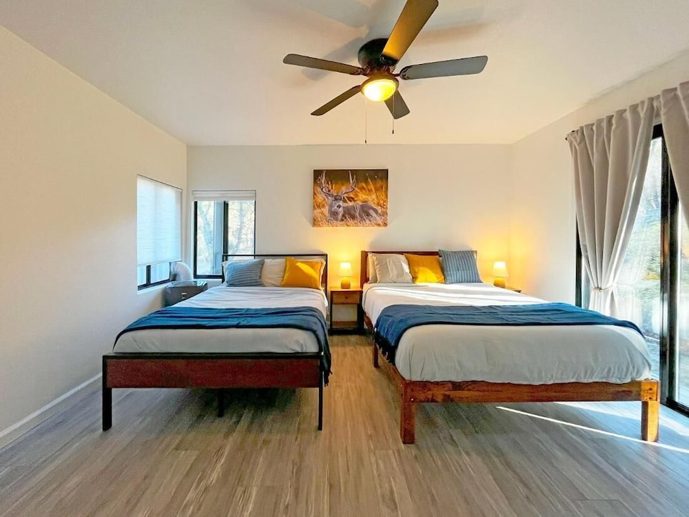 Modern Yosemite Cabin, 15min Bass Lake, Sleeps 8