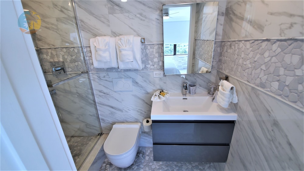 Presidential Royale Direct Oceanfront Brand NEW Apartment - 1001