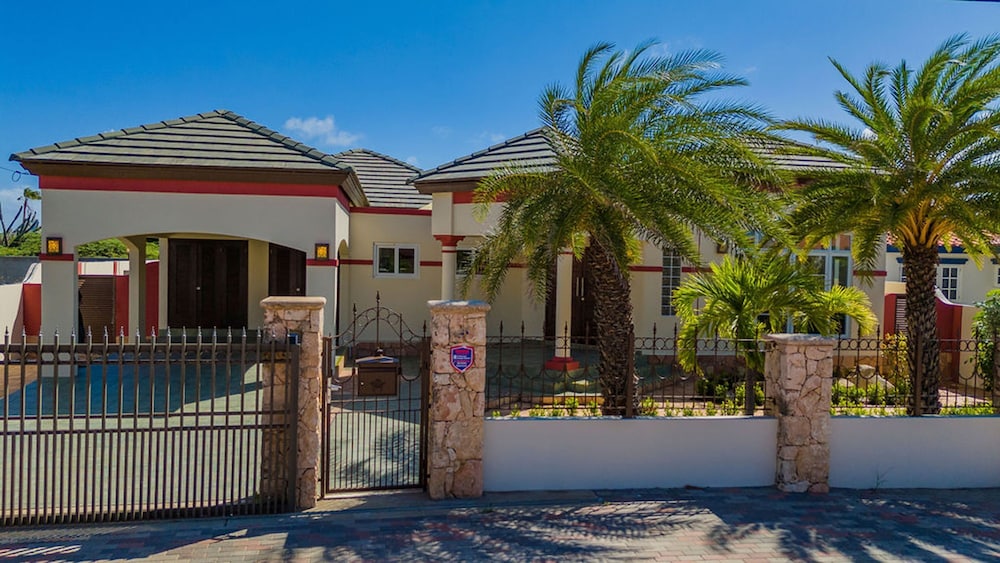 Sleeps 11 6 Bedrooms Privatepool Outdoor Dining